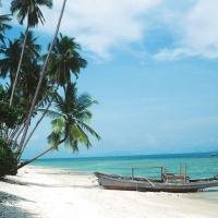 Oostkust Maleisie - strand met boot